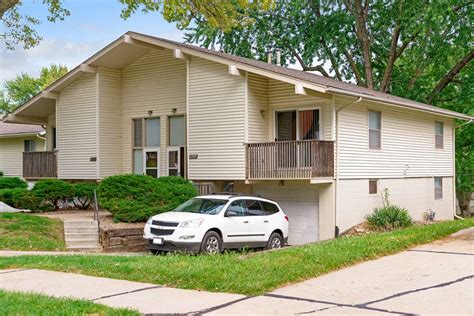com - Well maintained spacious and well maintained home with roomy functional kitchen, newer ceramic tile floor, stainless appliances, updated decor of backsplashcounterscabinets. . Duplex for rent omaha